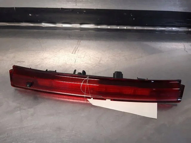 3ème feu stop coffre Renault Megane IV