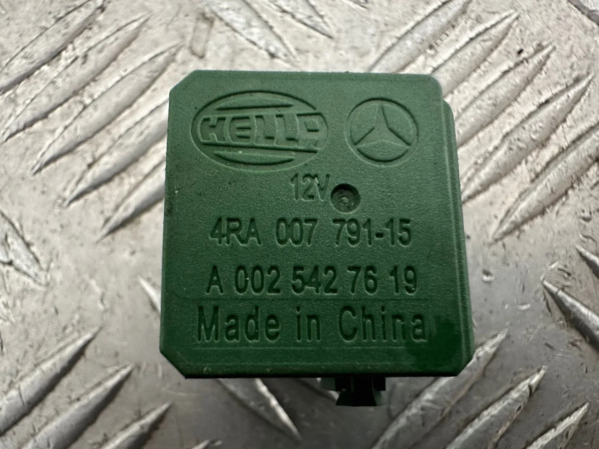 Relä Mercedes-Benz E W212 A0025427619