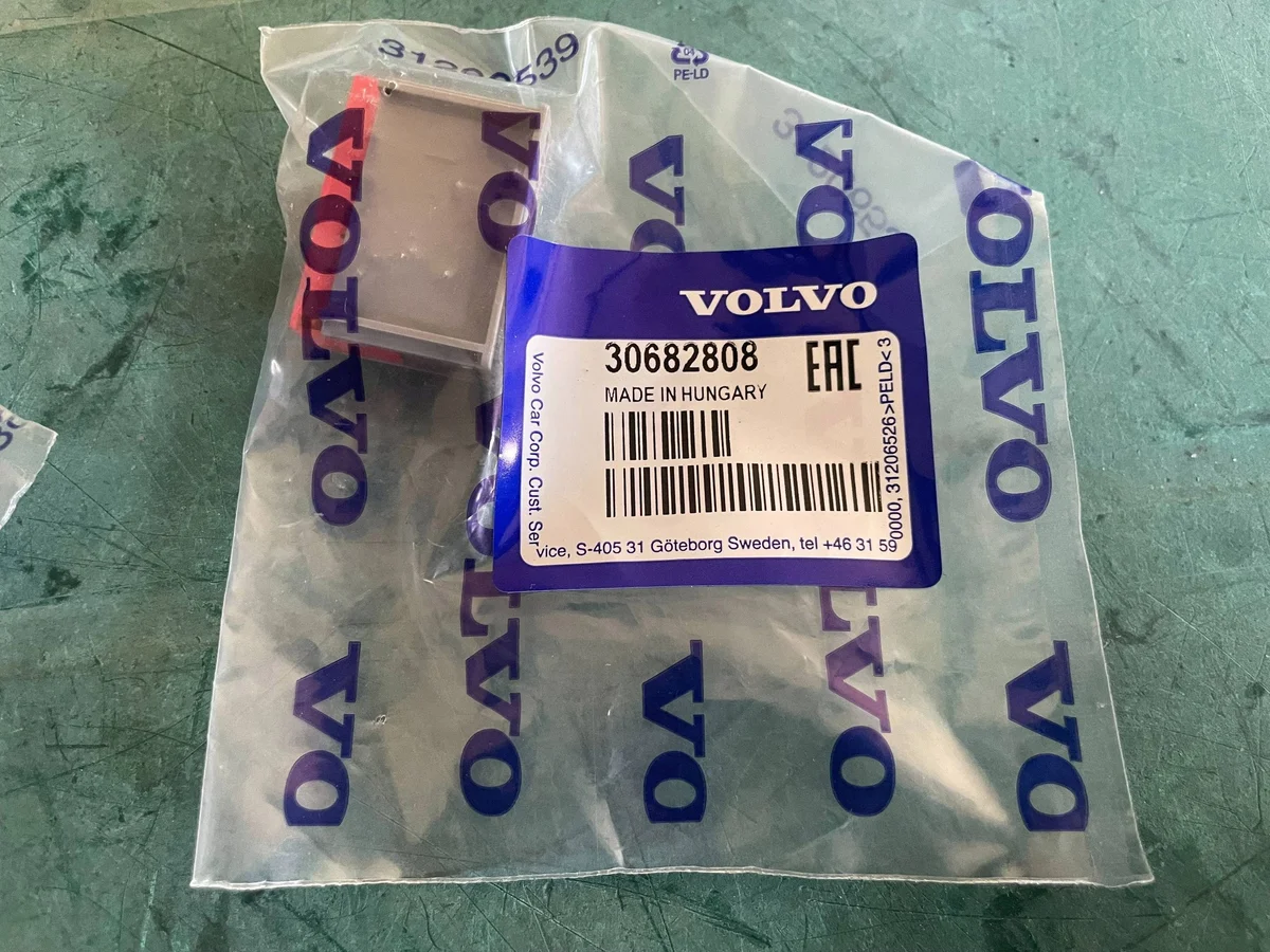 Volvo 30682808 sähköliitin, käytetty image 3