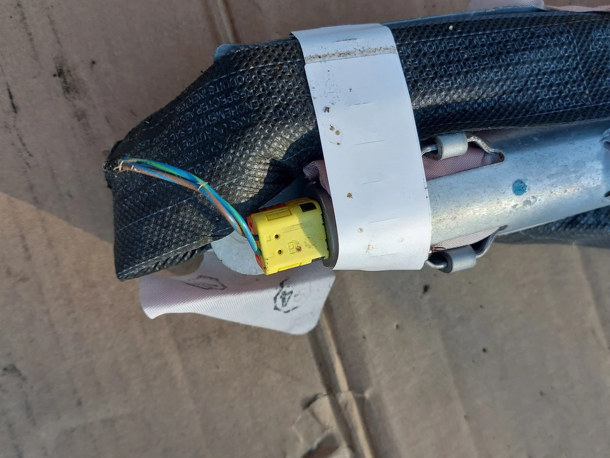 Ford Fiesta Mk7 verhoilupaneeli airbag vasen image 3