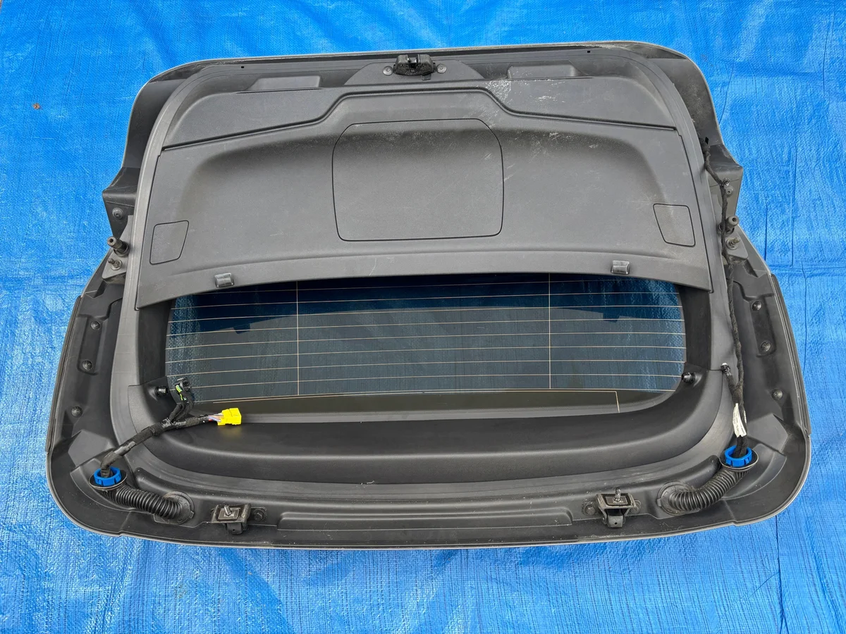 Portón Peugeot 308 III T10 Hatchback Usado image 6