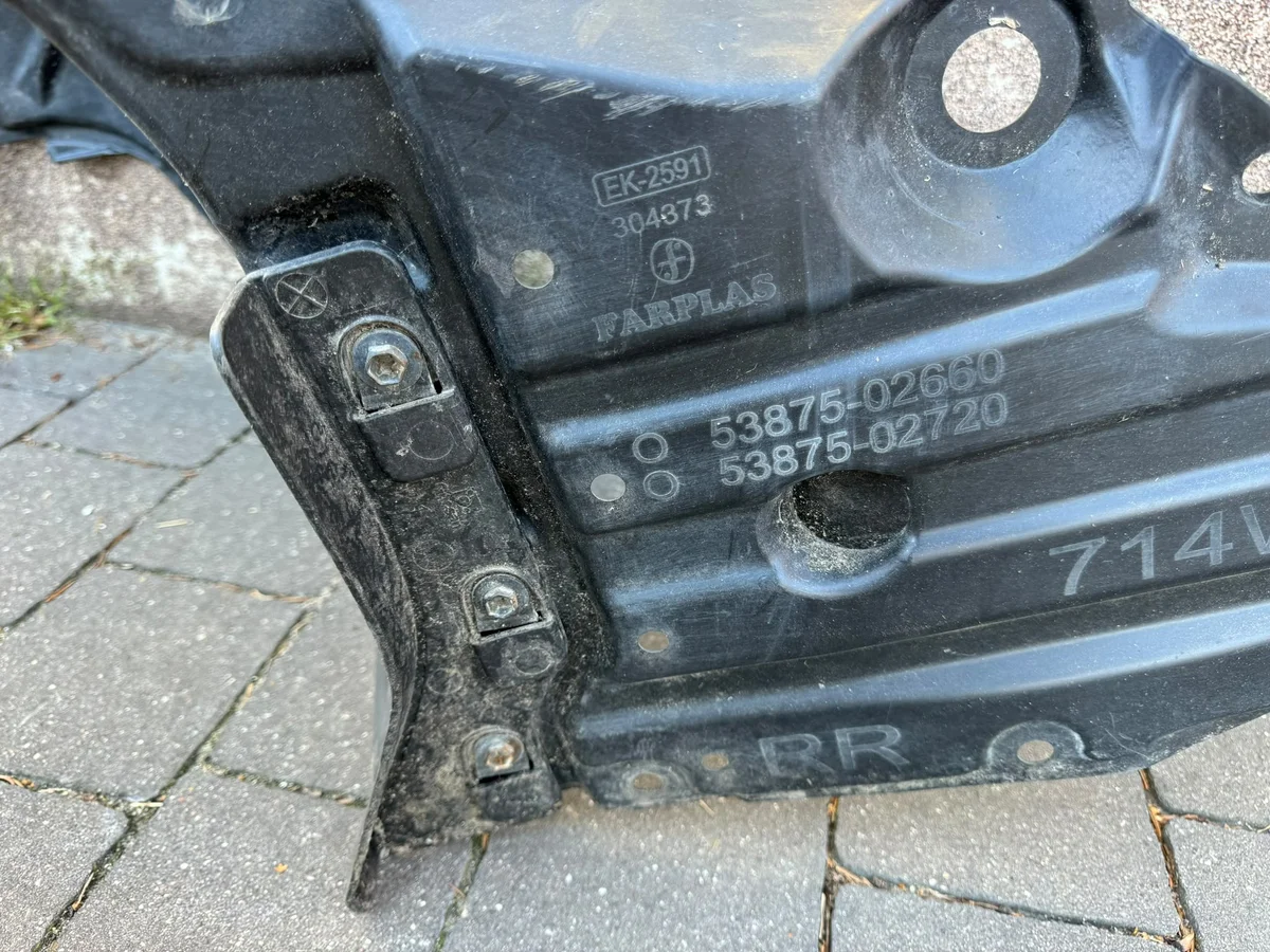 Kotflügel Toyota Corolla E21 Rechts Vorne Gebraucht image 4
