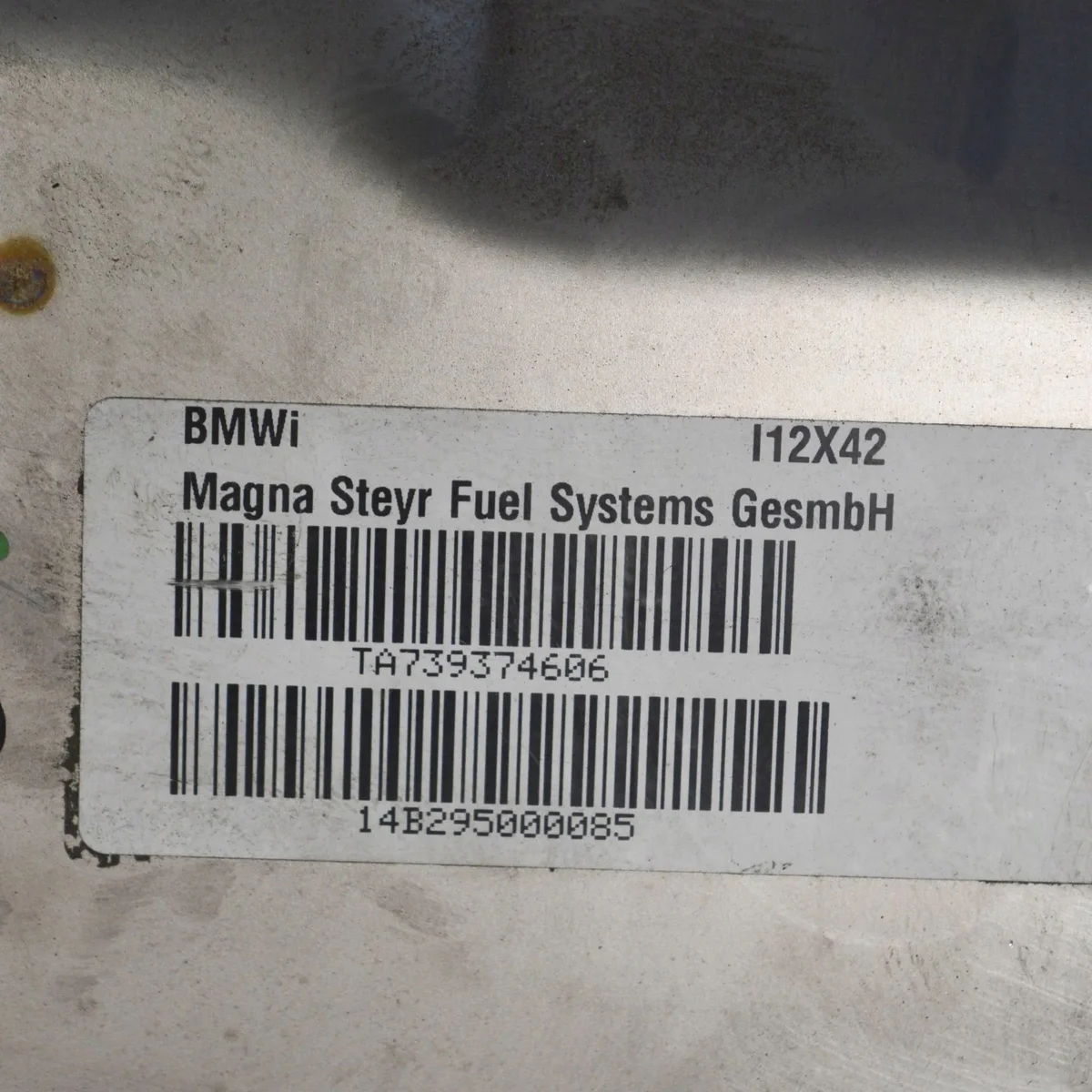 BMW i8 (I12) Kraftstoffbehälter gebraucht image 6