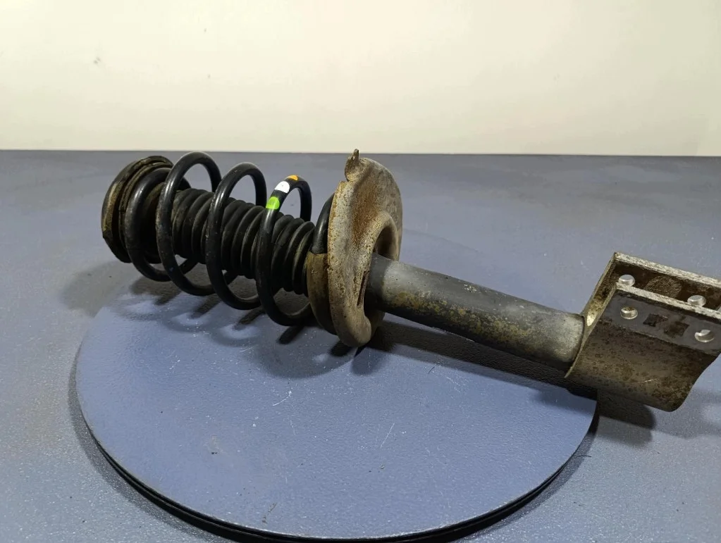 Citroen DS4 1.6 e-HDi Front Left Shock Absorber image 3