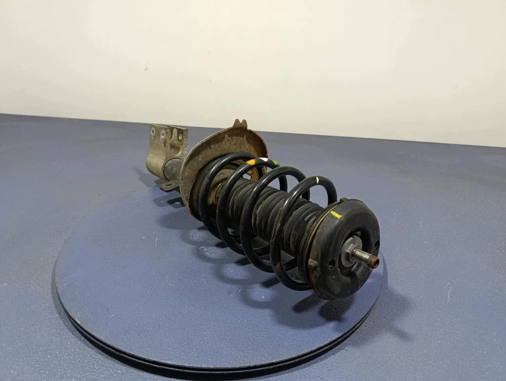 Citroen DS4 1.6 e-HDi Front Left Shock Absorber image 5
