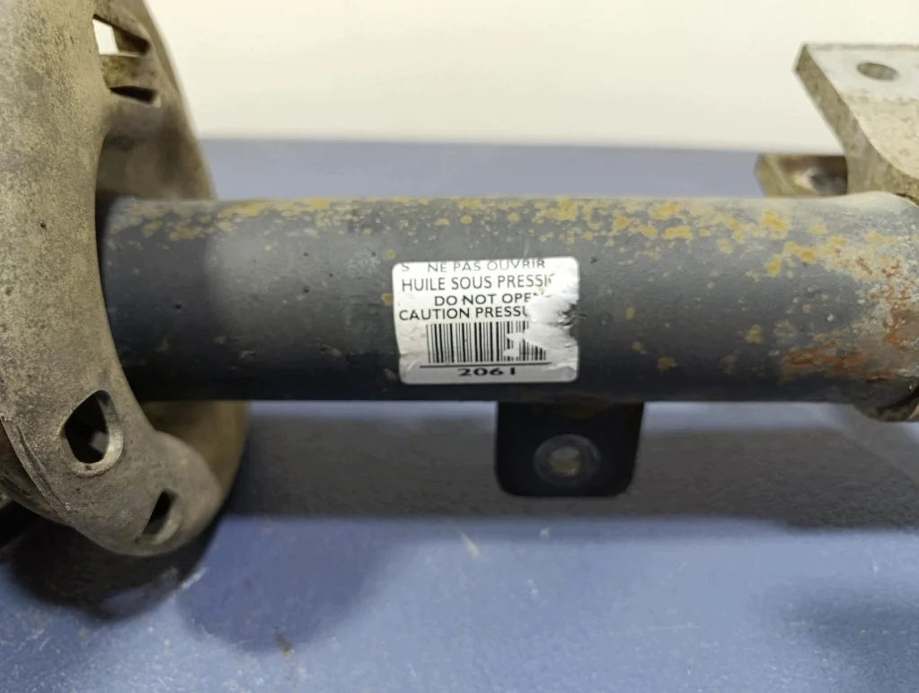 Citroen DS4 1.6 e-HDi Front Left Shock Absorber image 7