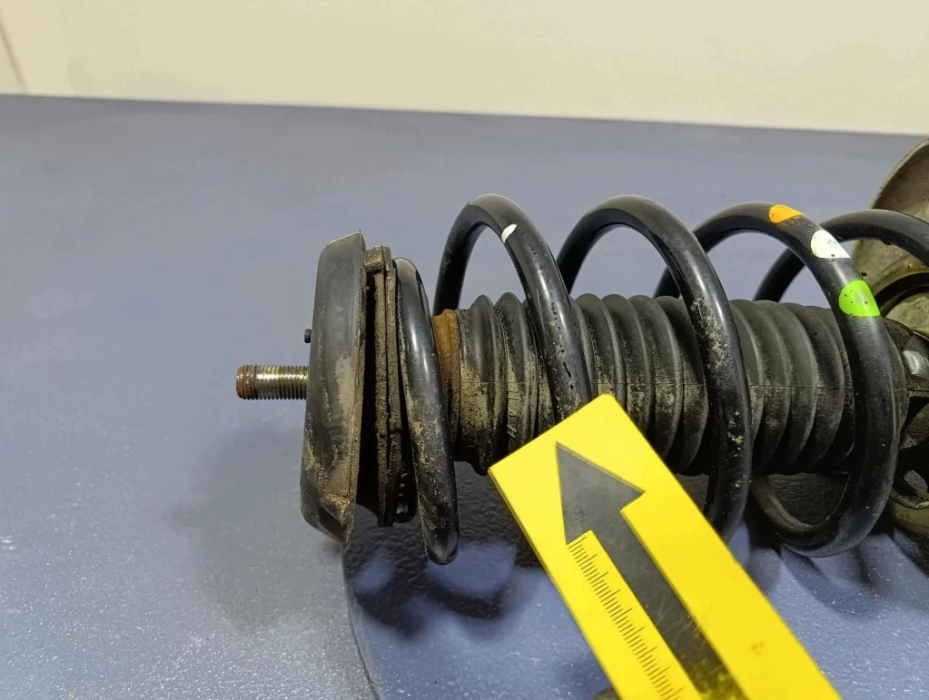 Citroen DS4 1.6 e-HDi Front Left Shock Absorber image 10