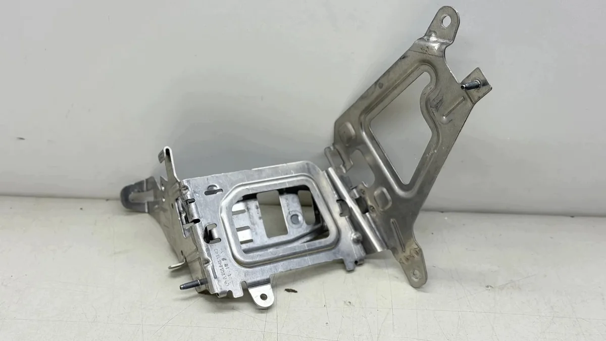 Support batterie Mercedes-Benz C W205 A2055451340