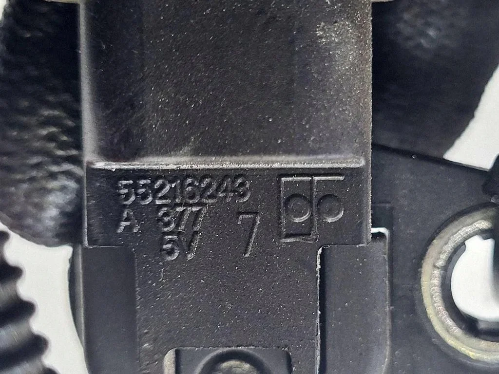 Sensor nokkenas 55216243 Opel Astra J image 7