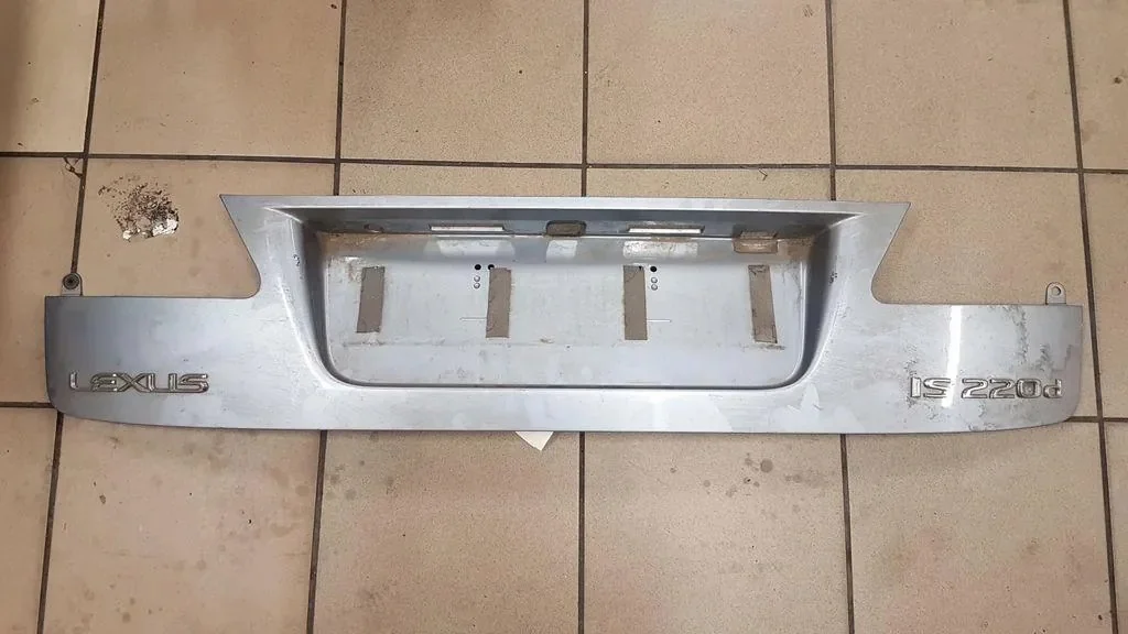 LEXUS IS II 768015303040 éclairage plaque