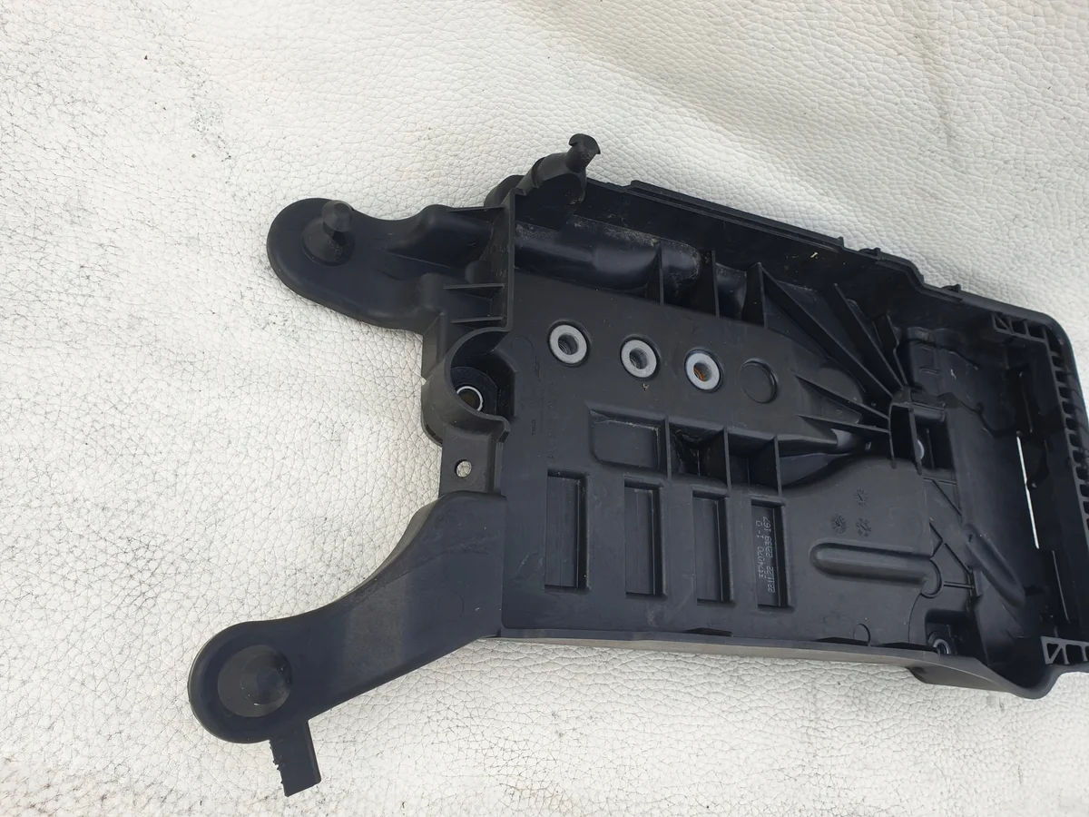VW Taigo Battery Tray Mount 2Q0915331 image 3