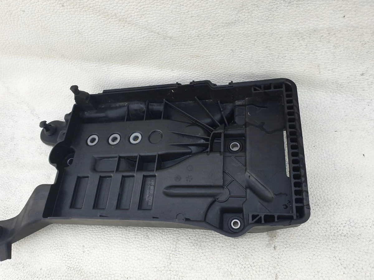 VW Taigo Battery Tray Mount 2Q0915331 image 4