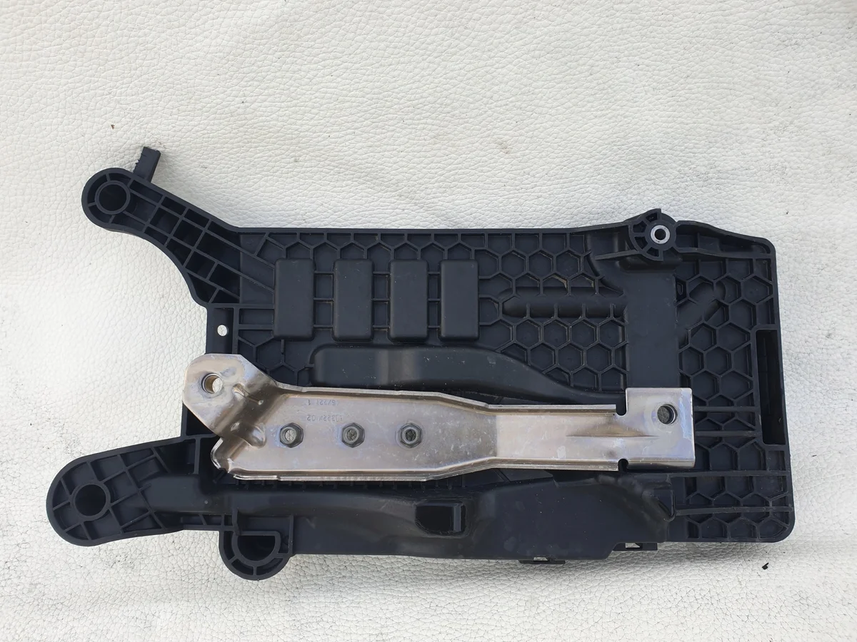VW Taigo Battery Tray Mount 2Q0915331 image 5