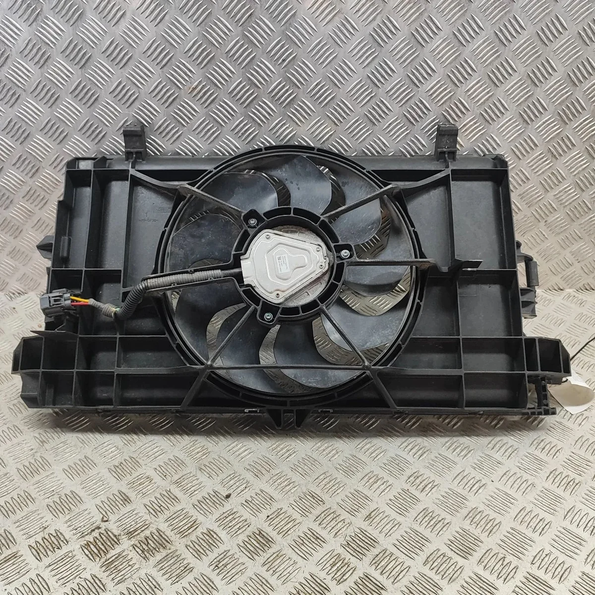Ventilatorafdekking TESLA MODEL 3 Gebruikt