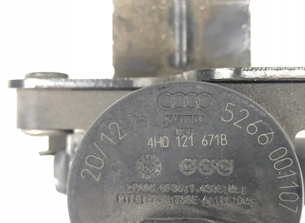 Audi A4 B8 Coolant Circulation Pump 4H0121671B image 3