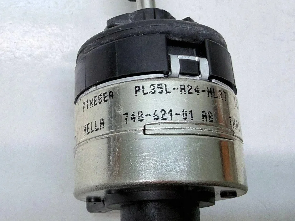 Motor Hella 748-621-01-AB Usado Mercedes image 5