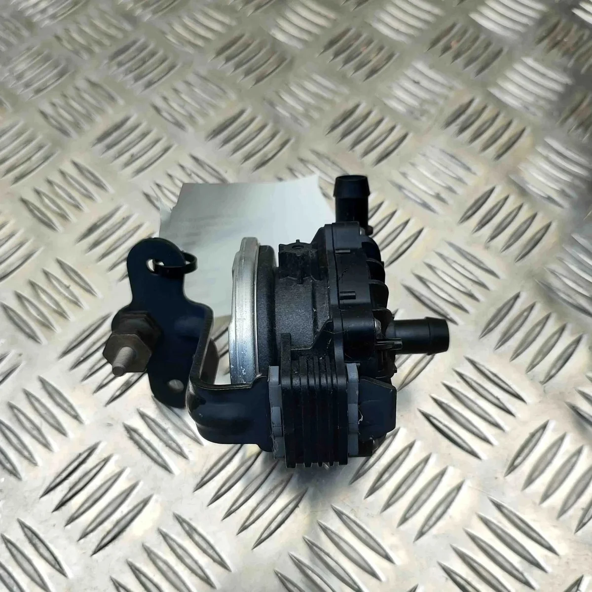 Pompe à air VW Multivan T7 04E906703D