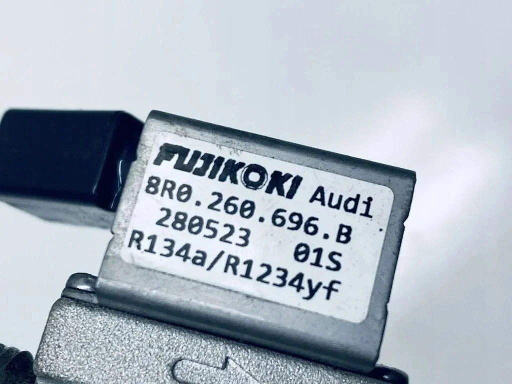 AC Pressure Sensor CUPRA 8R0260696B image 3