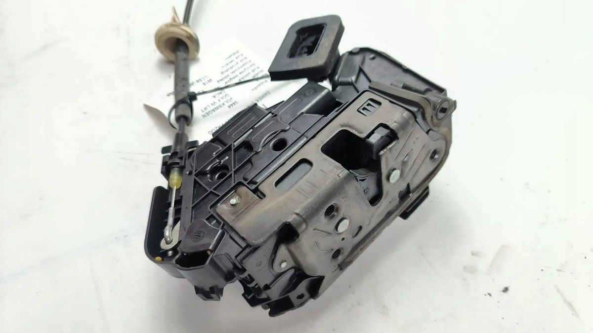VW Golf VII Front Right Door Lock 5TB837016A image 3