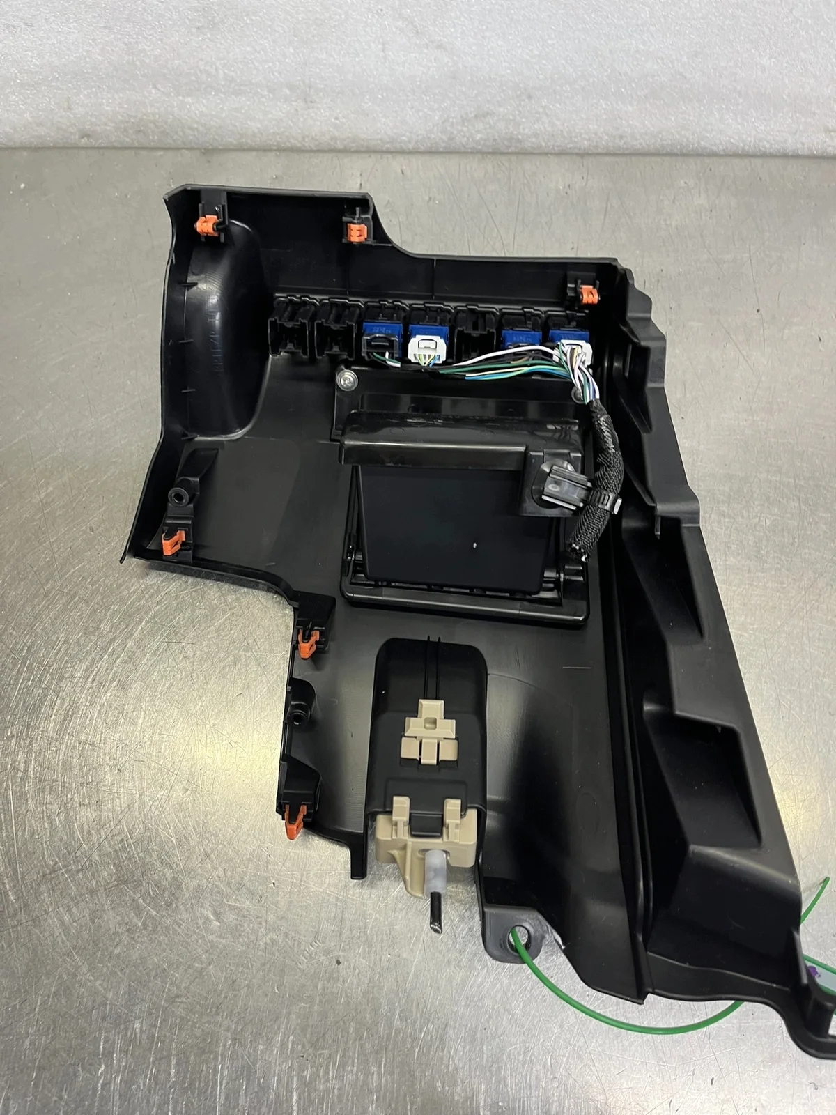 Cache sous volant Toyota Camry VIII 55045-33031 image 5