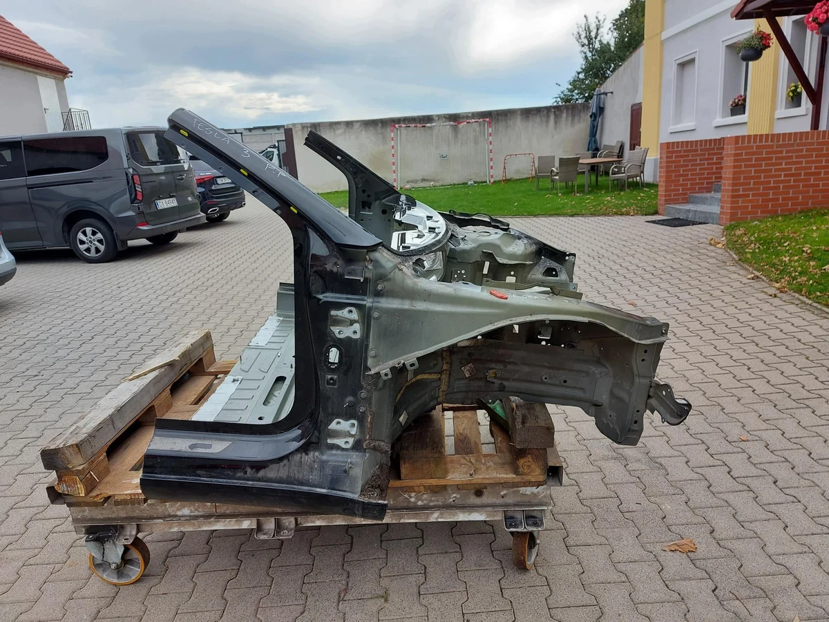 Tesla Model 3 2022 Cuarto Delantero Derecho