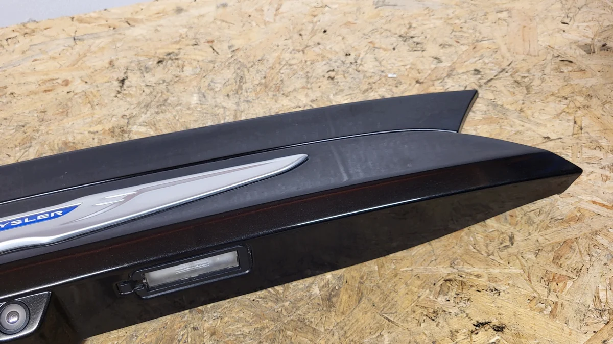 Chrysler Pacifica 2016- Tailgate Camera Trim image 3