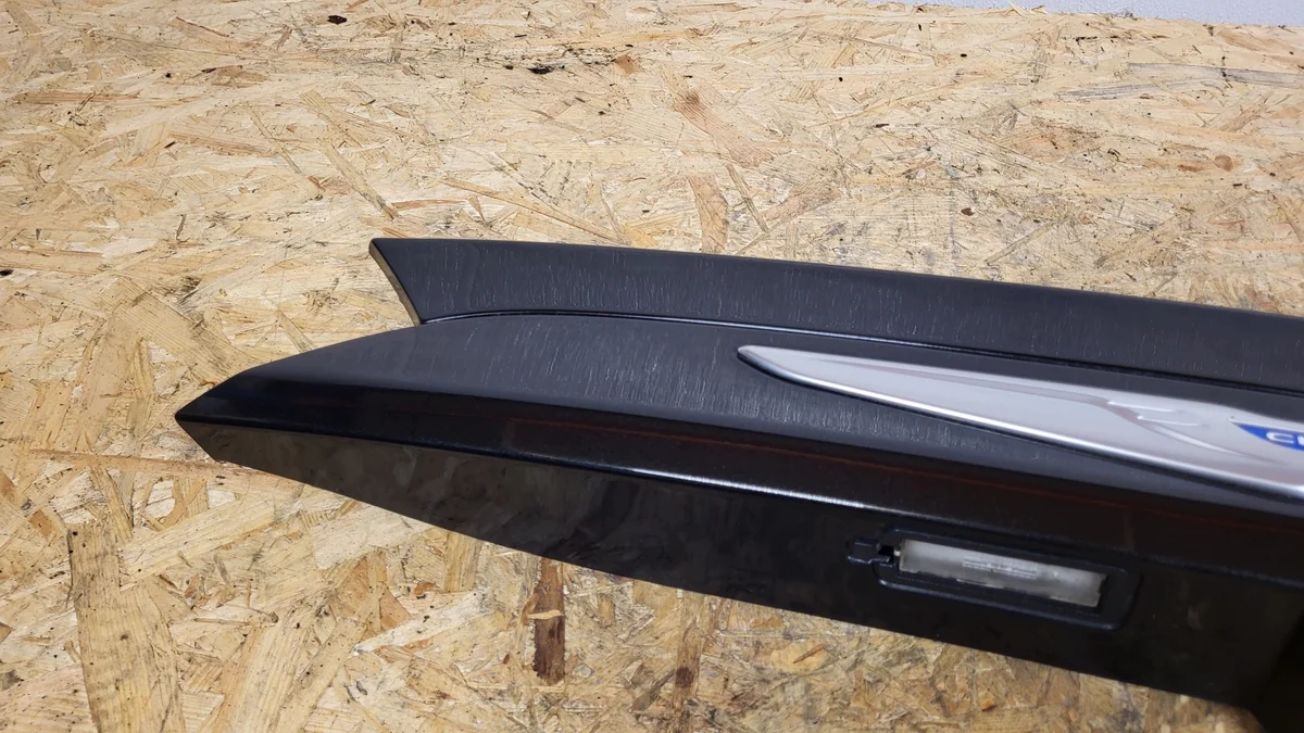 Chrysler Pacifica 2016- Tailgate Camera Trim image 4