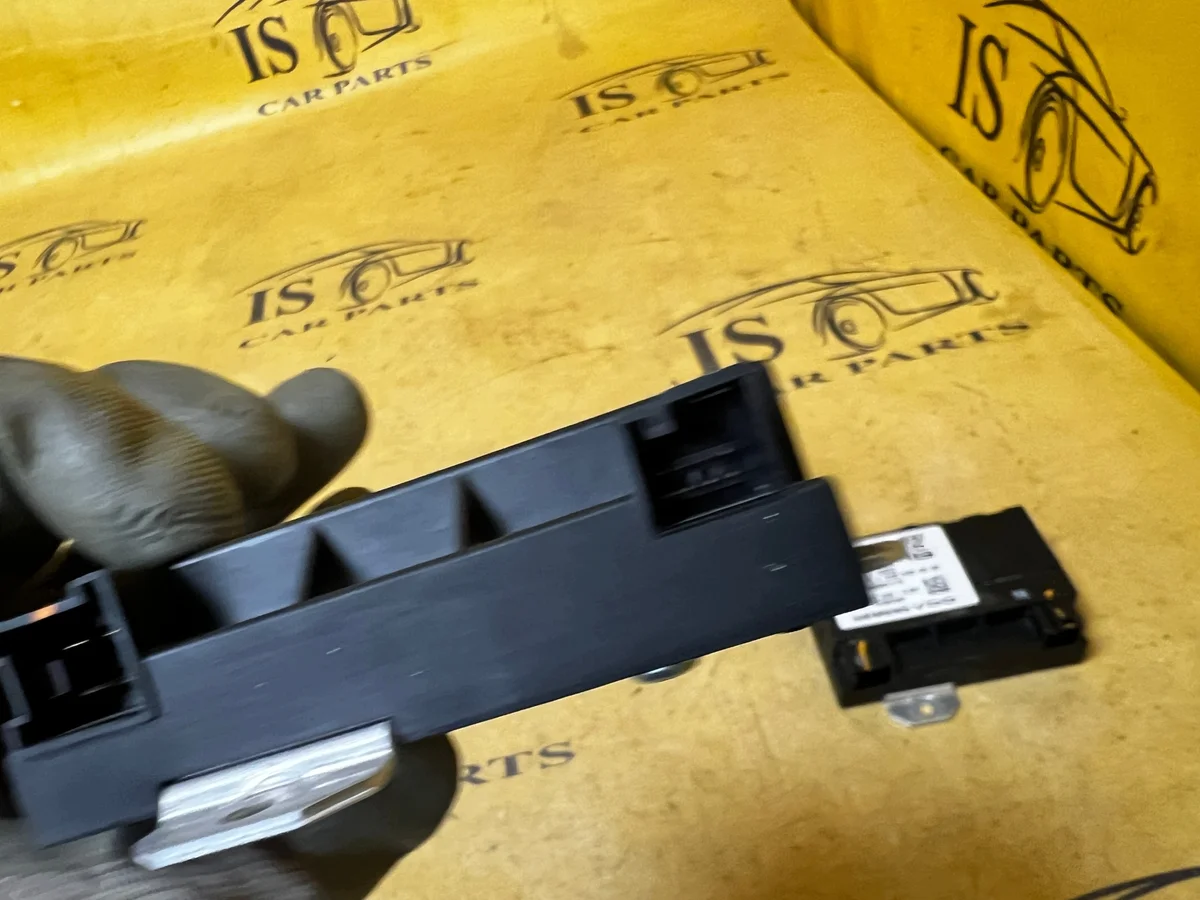 Module pompe carburant Mercedes C63 W204 image 4