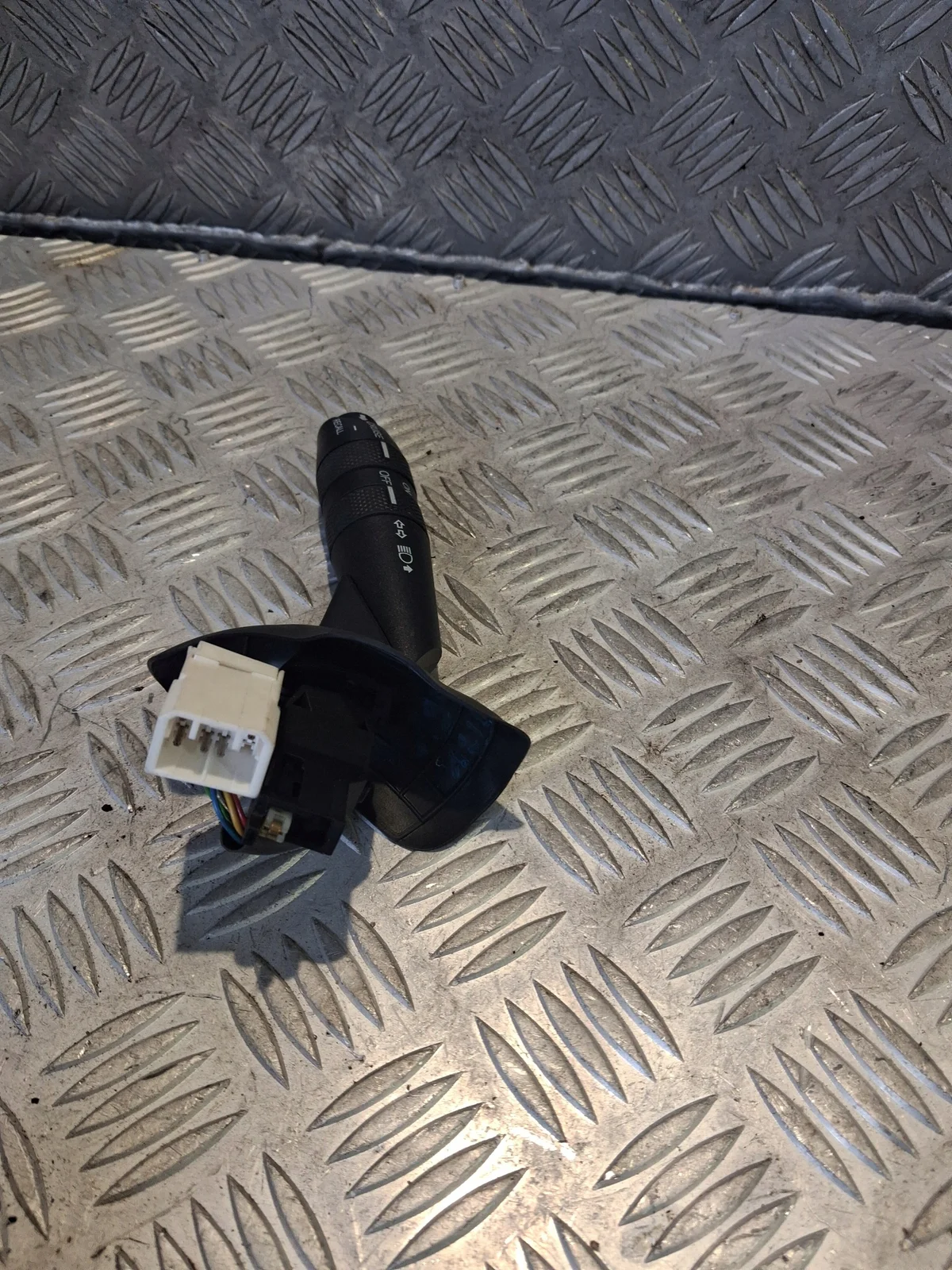Maserati Levante schakelaar 670045124 image 3