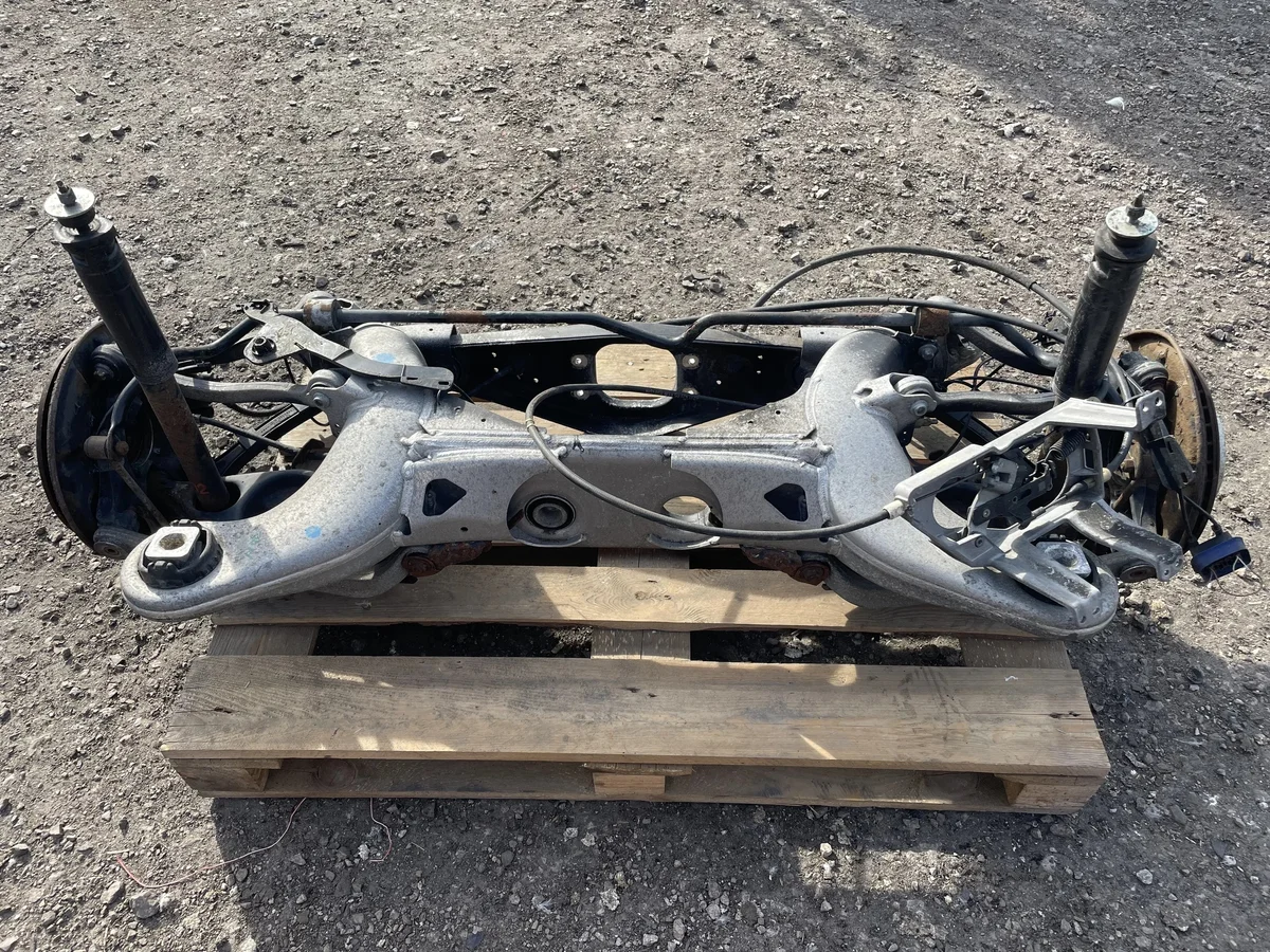 Viga Suspensión Mercedes W211 3.2 CDI Usado
