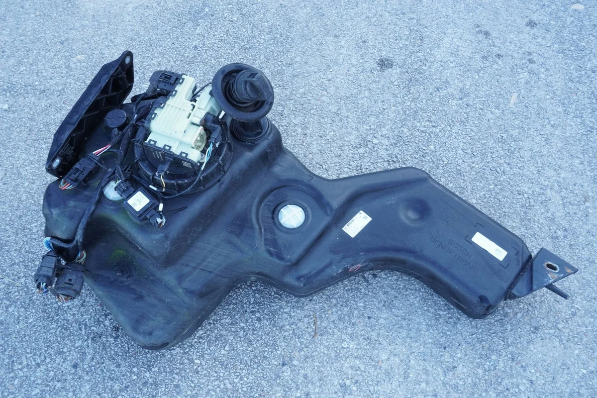 AdBlue-säiliö VW Sharan 7N0131877E