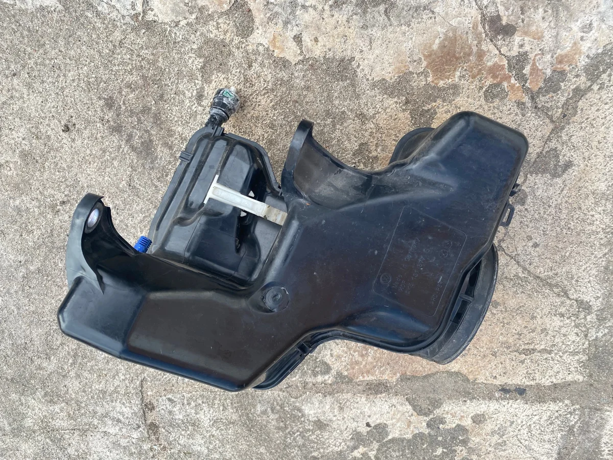 VW Caddy IV AdBlue tank 2K5131877C IV image 3