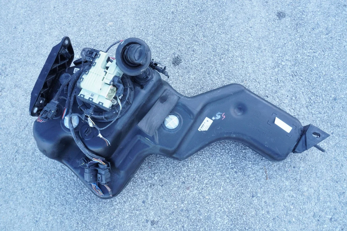 AdBlue-säiliö Seat Alhambra II 7N0131877C