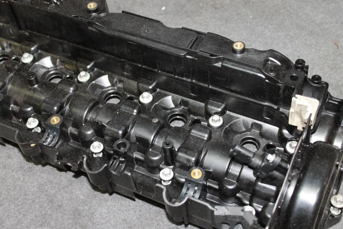 BMW N57 Ventildeckel 11127812894 gebraucht image 3