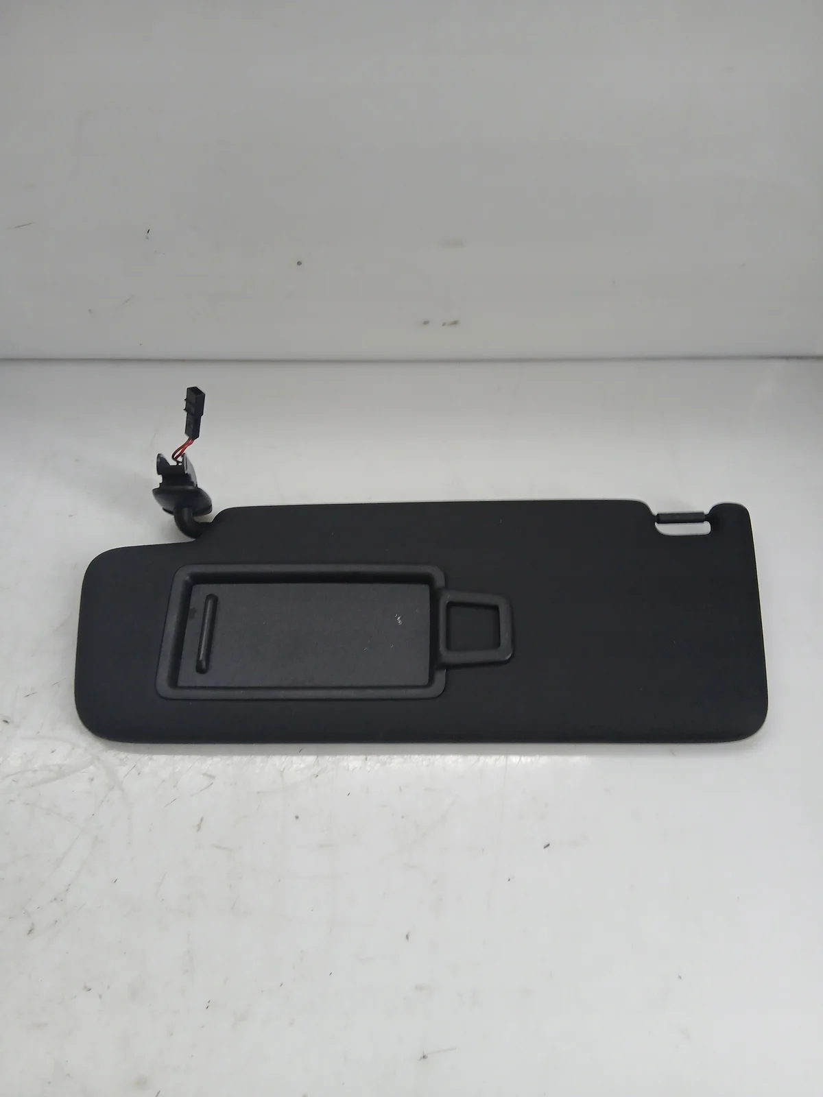 Audi A4 8W B9 Solskydd Vänster 8W0857551