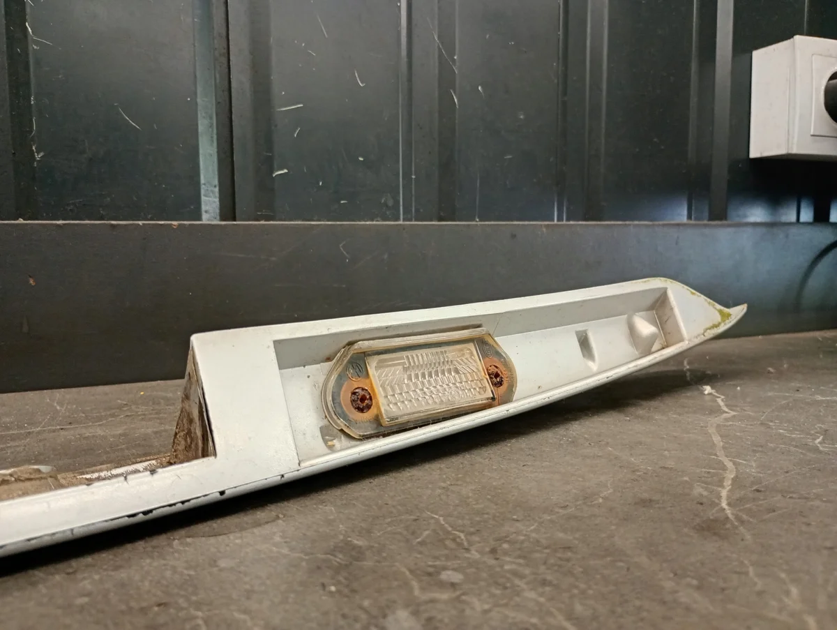 Takaluukun lista Audi A4 B5, OEM 1u6827574 image 6
