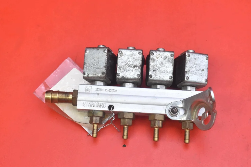 Gas-Einspritzleiste AC W01-4 gebraucht