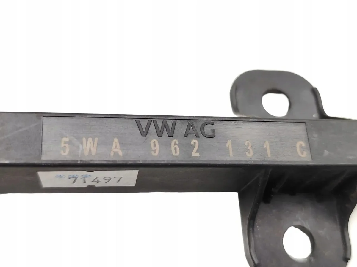 Audi Q4 Antena interna anteriore 5WA962131C image 8