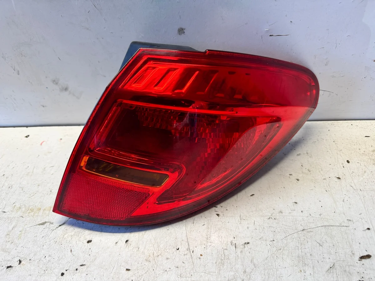 Opel Meriva B Lâmpada Guarda-lamas Direita Traseira Usada