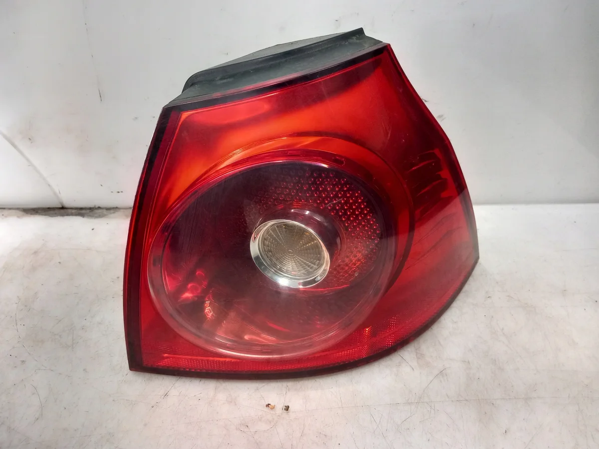 Volkswagen Golf V 2007 Takavalo Oikea