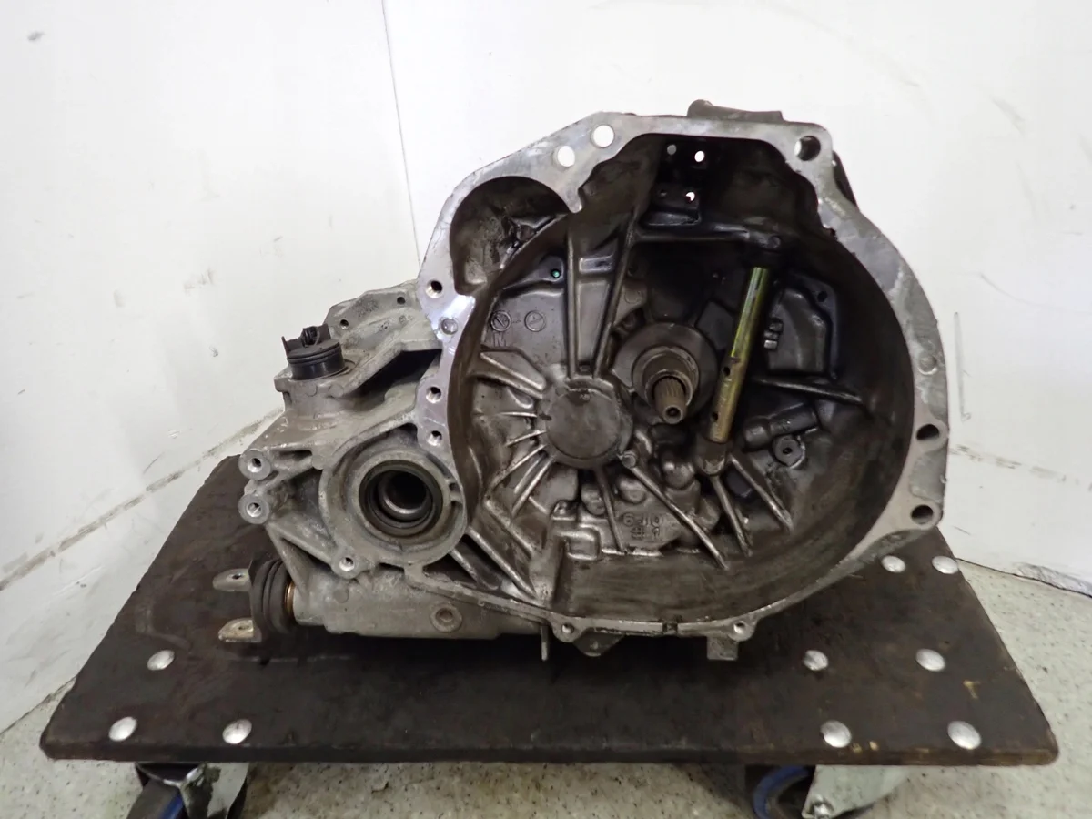 Nissan Almera N16 Tino 1.8 Schaltgetriebe