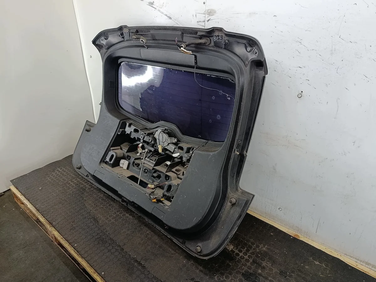 Takaluukku Mazda 5 I 32S käytetty image 6