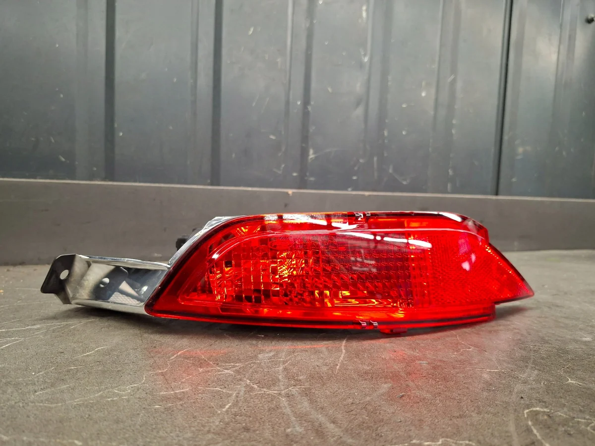 Luz antiniebla Ford OE 8A61-15K272-AD