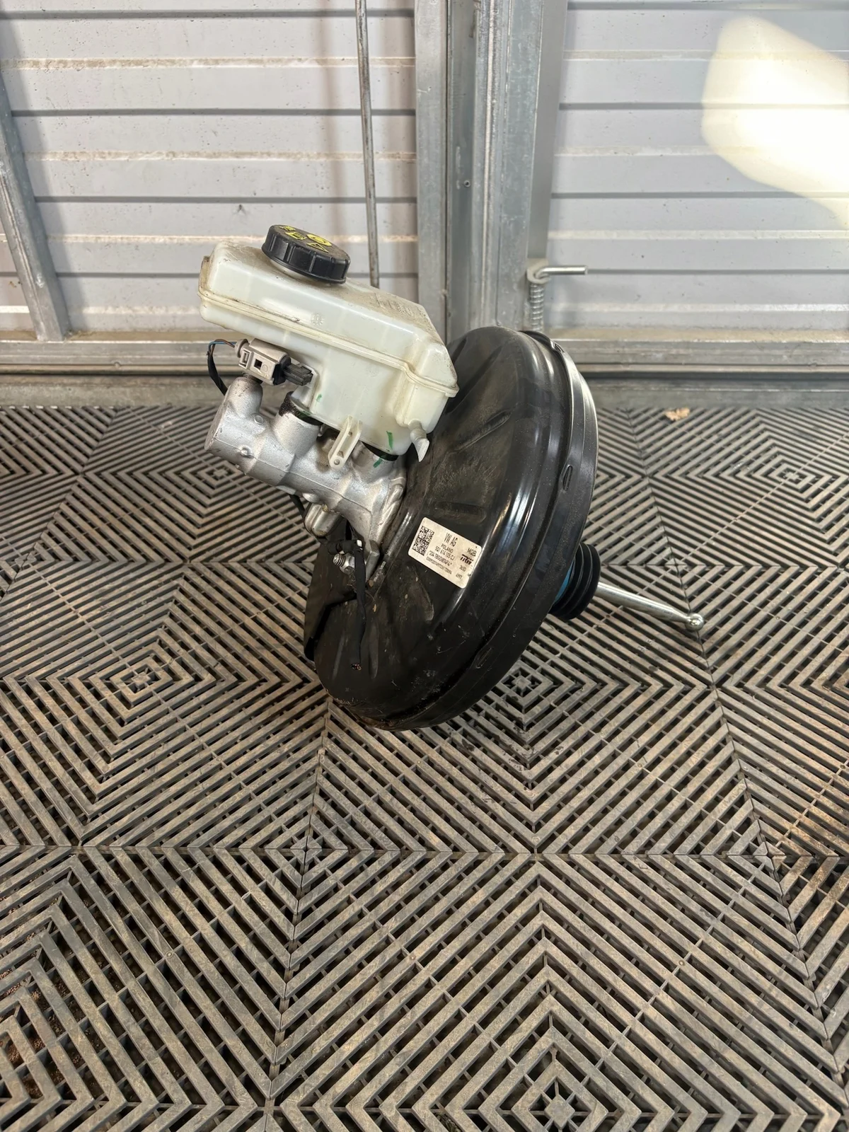 VW Golf VII Brake Booster 5Q1614105CJ Used