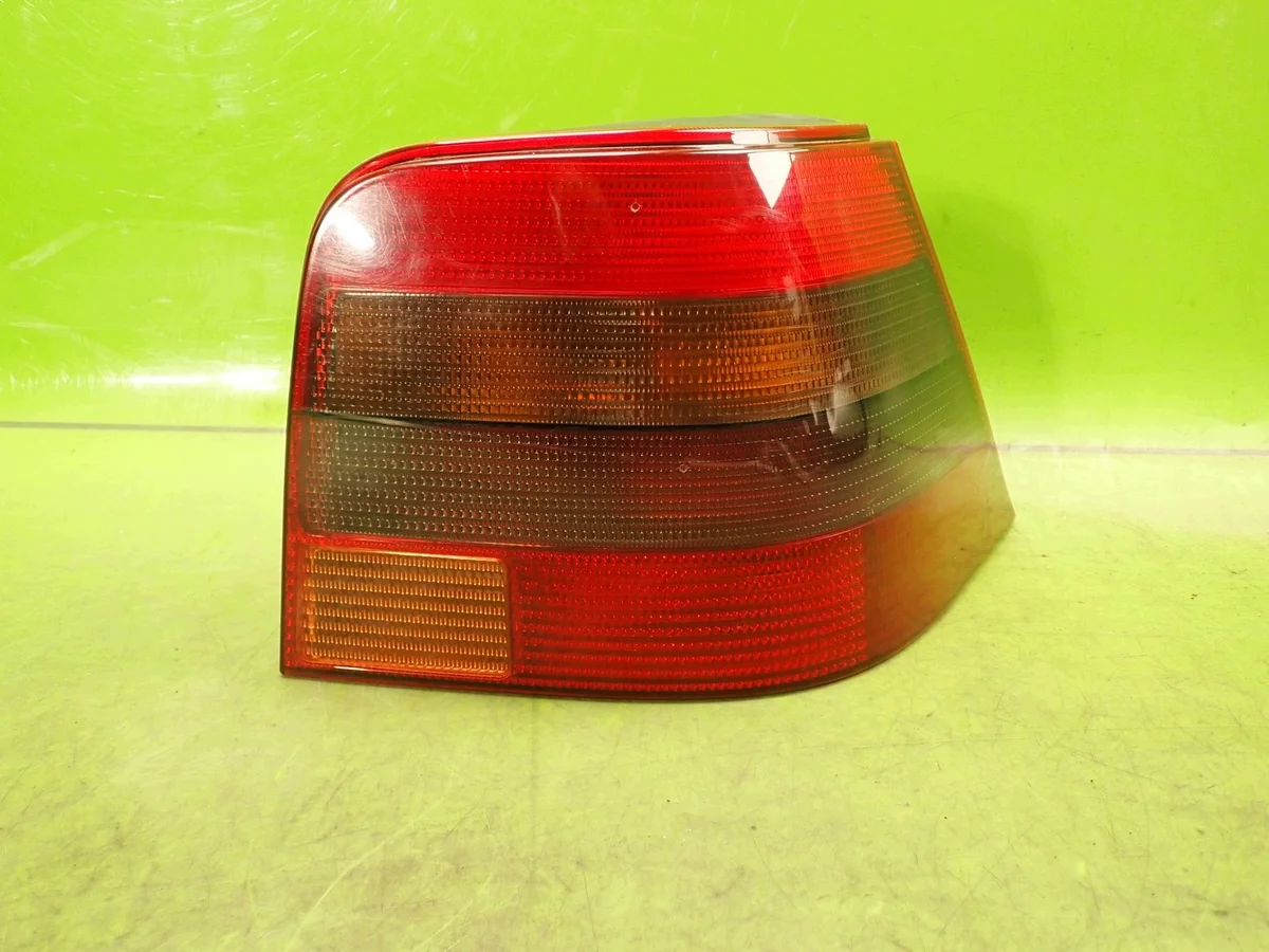 Baklykta höger VW Golf IV 01r TYC 11-A253R