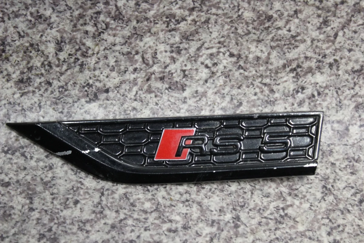 Audi A5 RS5 8W linker spatbordlijst 8W6853601D
