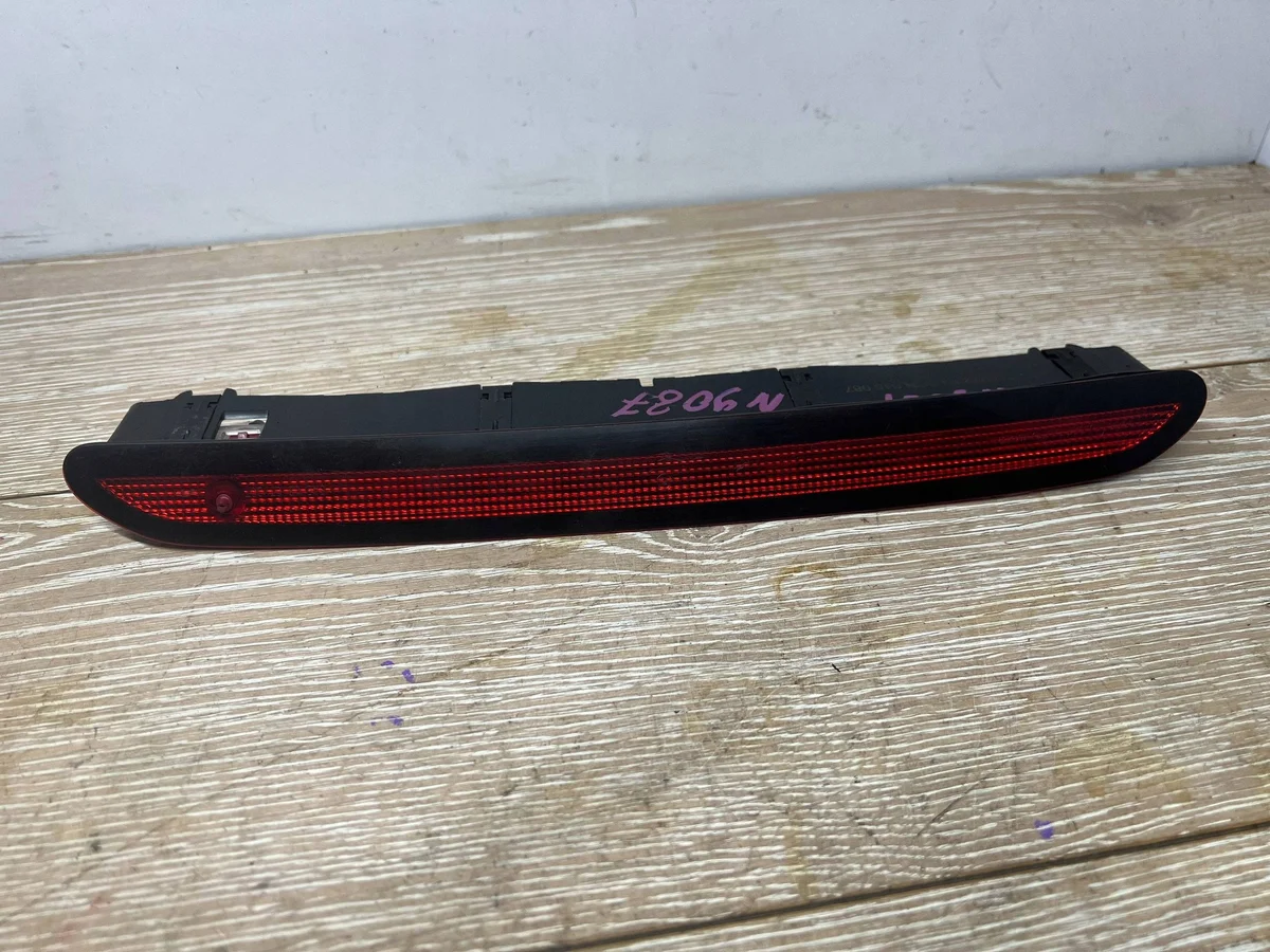 3ème feu stop Volkswagen OE 3CN945087