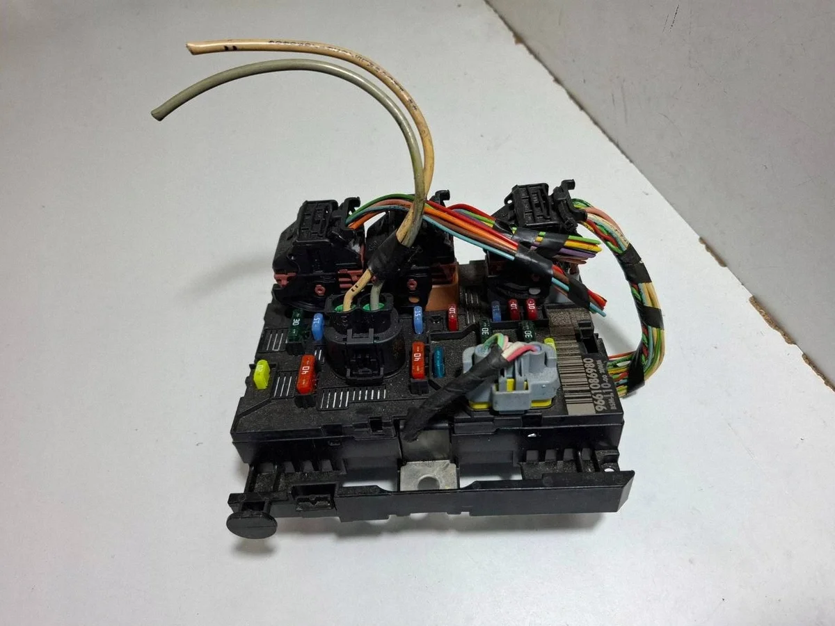 Säkringsbox Peugeot Citroen 9661086980