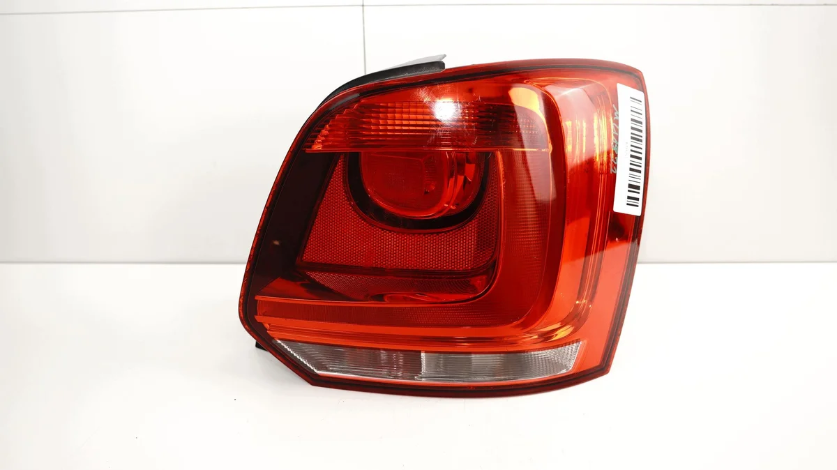 Takavalojen vasen takaosa VW Polo 6R