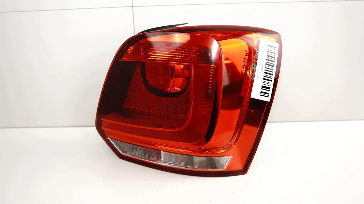 Luz trasera derecha VW Polo 6R 2009-2015 image 3